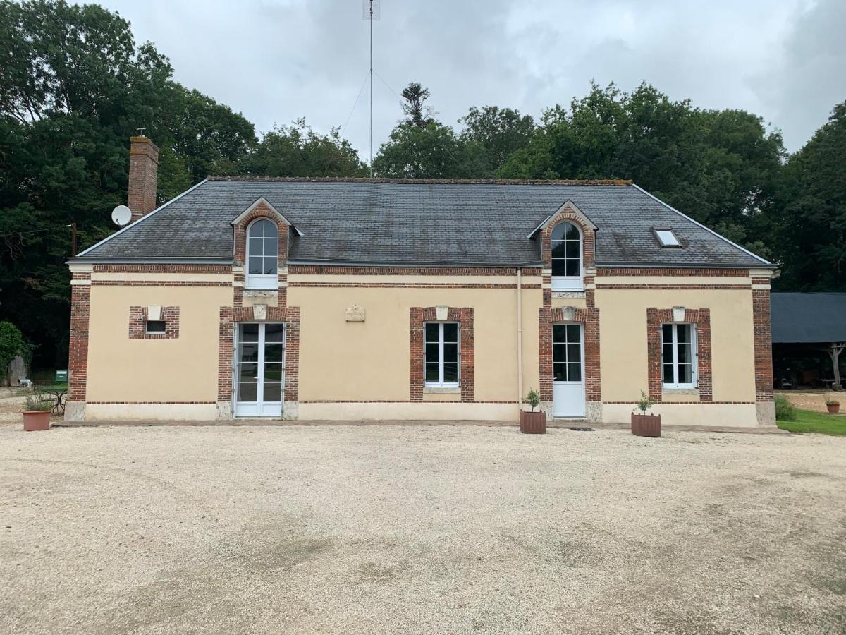 Gite A La Ferme De Sainte Radegonde Lanneray Exteriér fotografie
